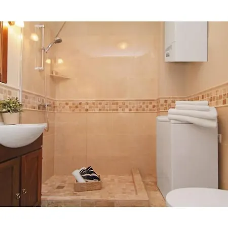 Quiet - Close To The Center Βουκουρέστι