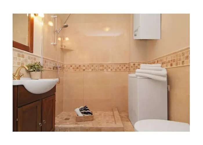 Quiet - Close To The Center Бухарест